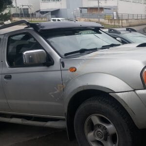 Nissan Navara Ön Cam Güneşliği 2006-2015 arası Parlak Siyah