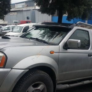 Nissan Navara Ön Cam Güneşliği 2006-2015 arası Parlak Siyah