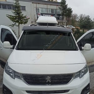 Peugeot Rifter Ön Cam Güneşliği 2019+ Parlak Siyah