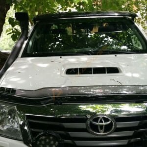 Toyota Hilux Ön Cam Güneşliği 2012-2015 Parlak Siyah