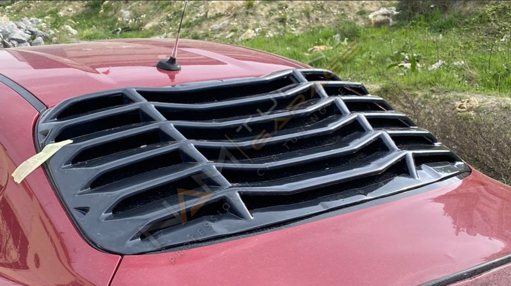 Fiat Egea Arka Cam Vizörü Parlak Siyah Boyalı