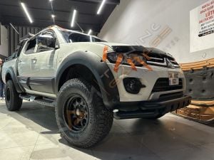 Mitsubishi L200 Dodik Seti Çamurluk Kaplama 4 parça 2010-2014 arası
