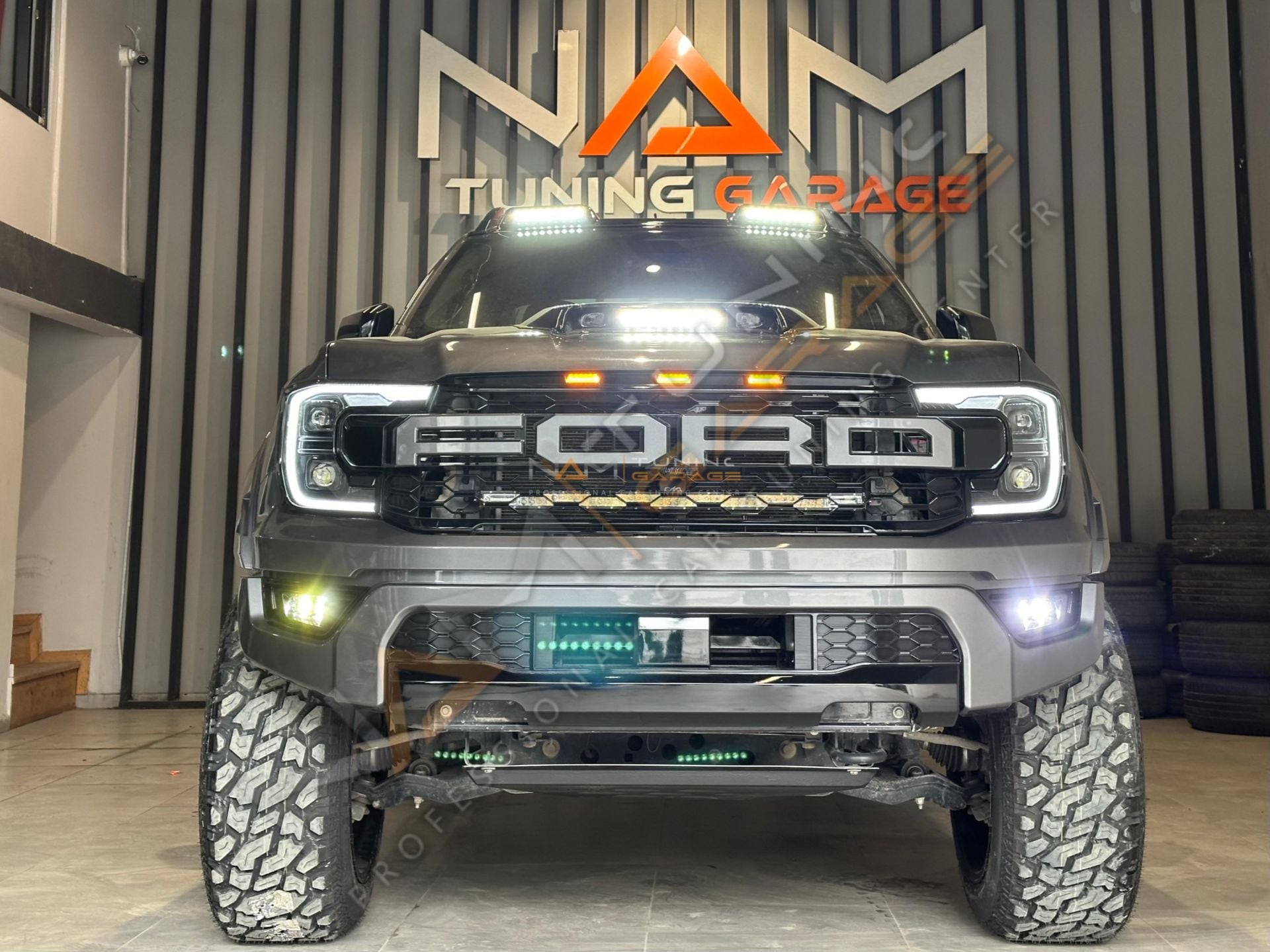Ford Ranger Moonvisör Tepe Üstü Işık Tavan Işığı 2023+ Parlak Siyah