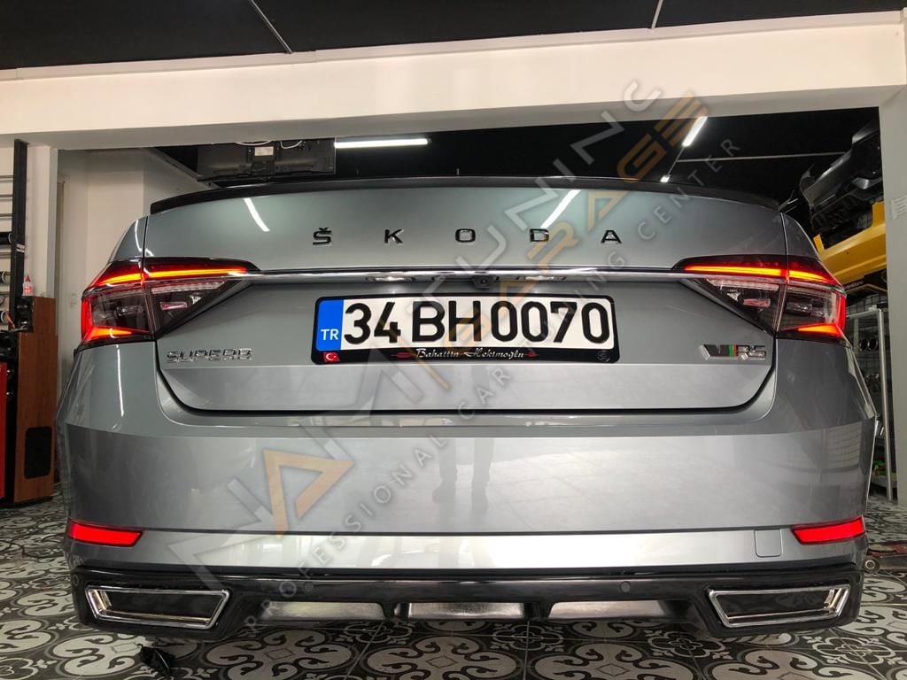 Skoda SuperB Egzoz Görünümlü Difüzör (Plastik) Piano Black