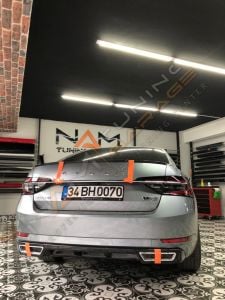 Skoda SuperB Egzoz Görünümlü Difüzör (Plastik) Piano Black