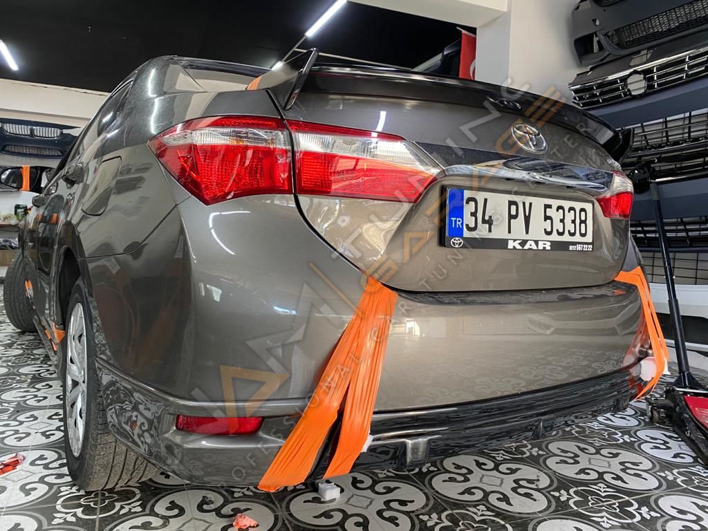 Toyota Corolla Arka Flap + Orta Difüzör (Plastik) 2013-2018