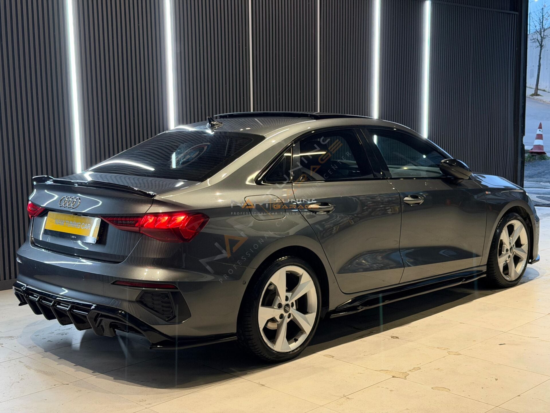 Audi A3 Aero Difüzör ve Köşe Flap Parlak Siyah 2020-2024 arası uyumlu