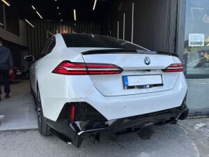 BMW 5 SERİSİ 2023+ G60 İÇİN AERO KIT (PIANO BLACK)