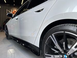 BMW 5 SERİSİ 2023+ G60 İÇİN AERO KIT (PIANO BLACK)