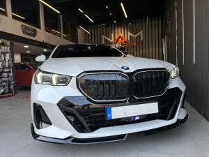 BMW 5 SERİSİ 2023+ G60 İÇİN AERO KIT (PIANO BLACK)
