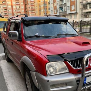 Mitsubishi L200 Ön Cam Güneşliği 1996-2006 arası Parlak Siyah